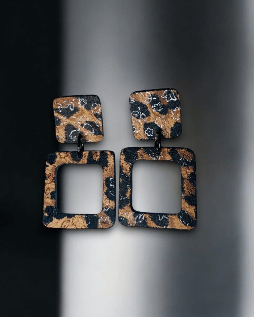 Statement-Ohrringe aus Leder mit Animal Print im rechteckigen Design – GEOTI handgefertigt