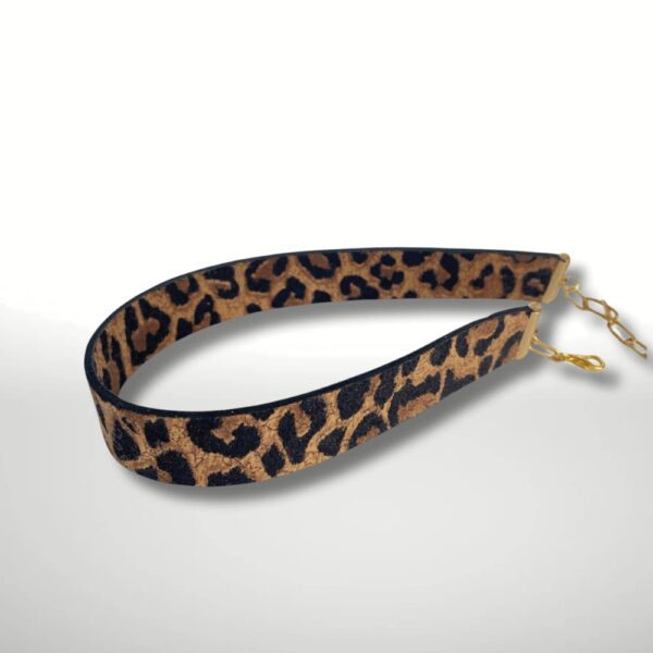 Choker Animal Print mit goldfarbener Kette – modisches Statement-Accessoire aus Echtleder von GEOTI, handgefertigt in Berlin