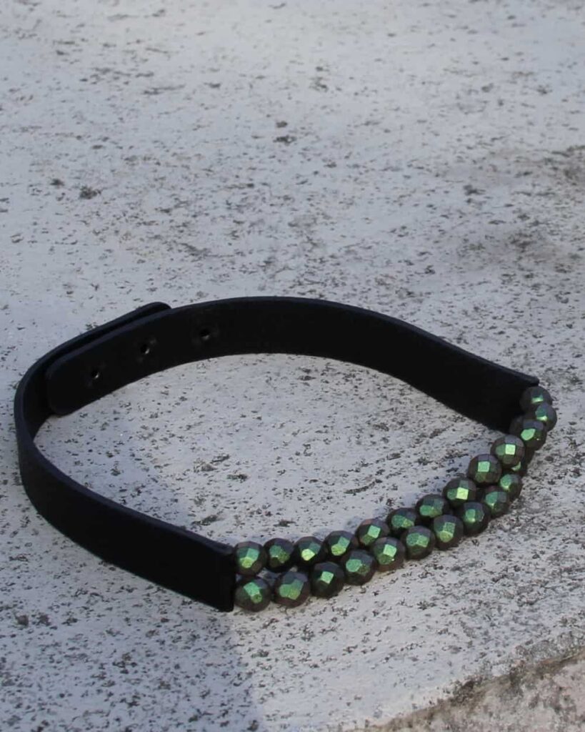 Choker aus Echtleder mit eleganten Perlen, handgefertigt für Frauen